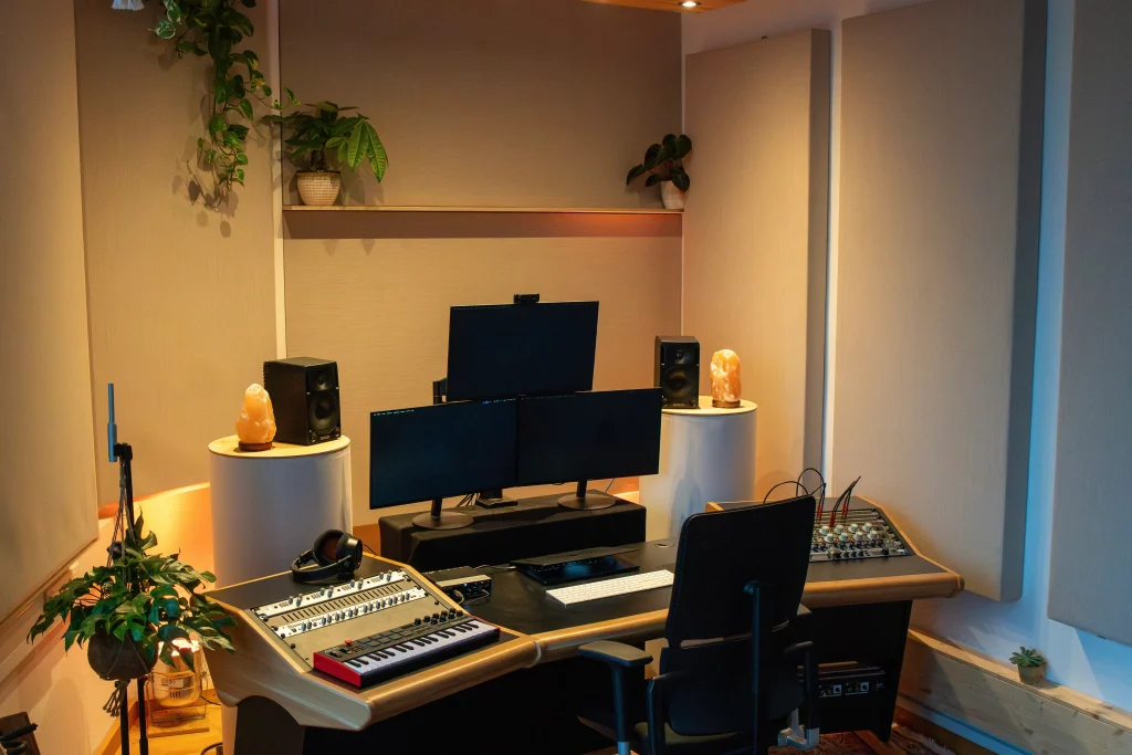 Editing Mixing Raum 2 — Tonstudio München Editing Mixing Raum 2 — Tonstudio München