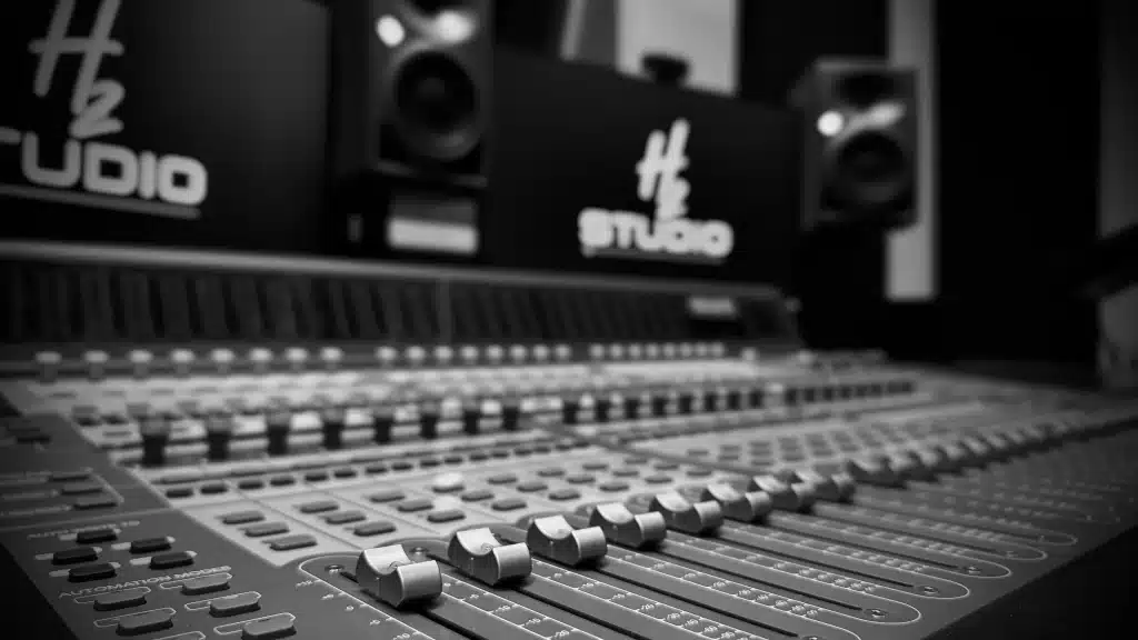 Mixing Mastering Tonstudio München — Hertz Studio Mixing Mastering Tonstudio München — Hertz Studio